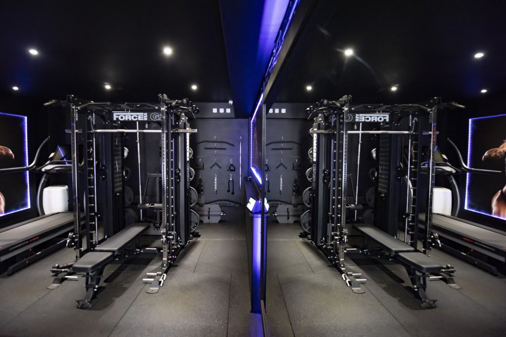 Private gym in bromley smith machine. 