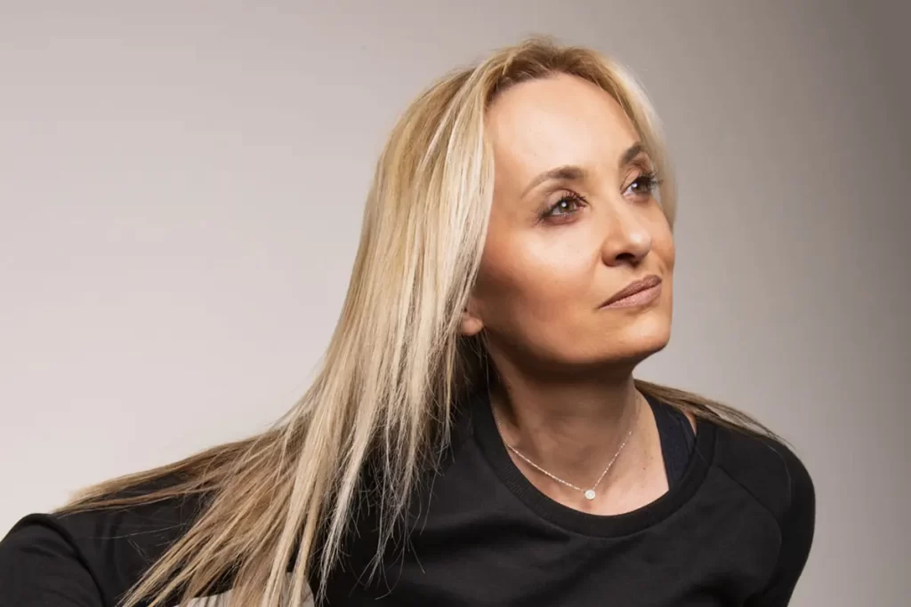 Female personal trainer in Bromley providing one-to-one coaching in a private training environment